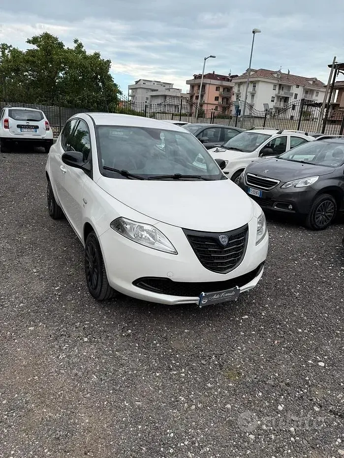 Usata Lancia Ypsilon Gold 80 CV (58 kW) 2014 Utilitaria
