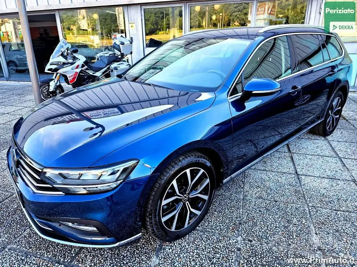 Usata VW Passat Elegance 150 CV (110 kW) 2021 Blu Station wagon