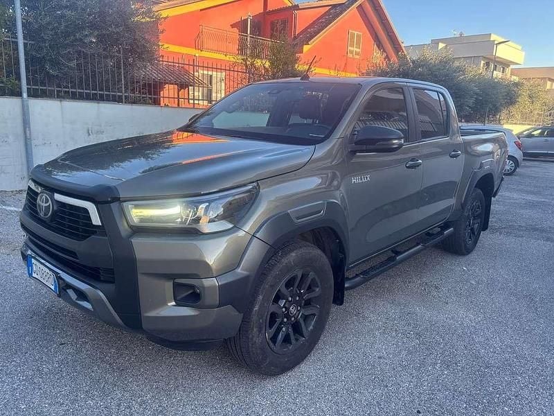 Usata Toyota HiLux 204 CV (150 kW) 2020 Bronzo Pick-up