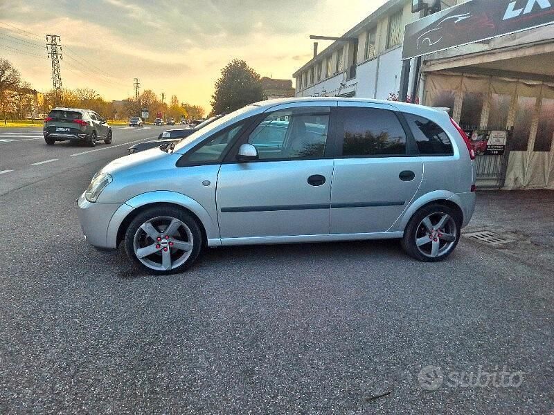 Usata Opel Meriva Enjoy 101 CV (74 kW) 2004 Grigio Monovolume
