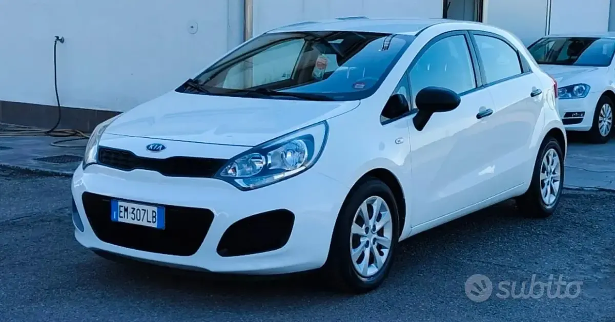 Usata Kia Rio EX 86 CV (63 kW) 2012 Bianco Berlina