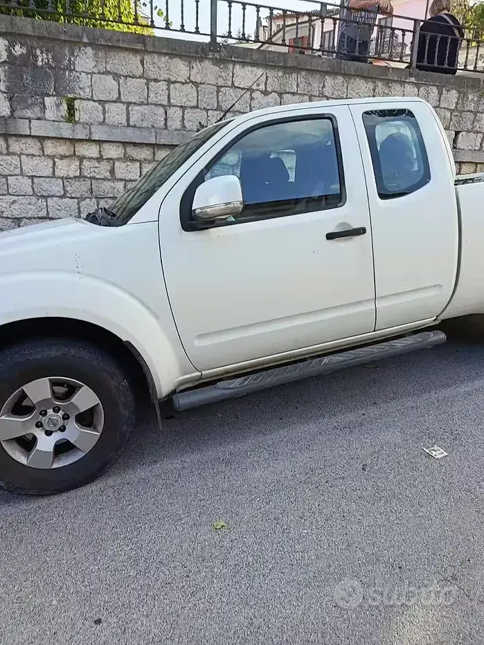 Usata Nissan Navara 190 CV (139 kW) 2010 Bianco Pick-up