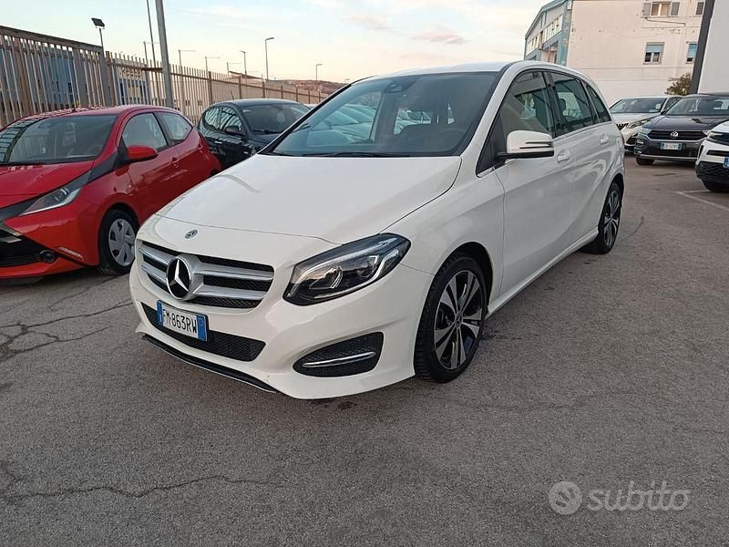 Bianco Usata 2018 Mercedes B180 Monovolume | 14.900 € (Buon prezzo) - Immagine 1/4
