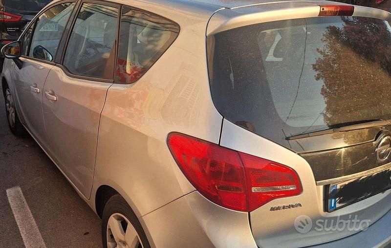 Usata Opel Meriva Cosmo 95 CV (69 kW) 2016 Grigio Monovolume