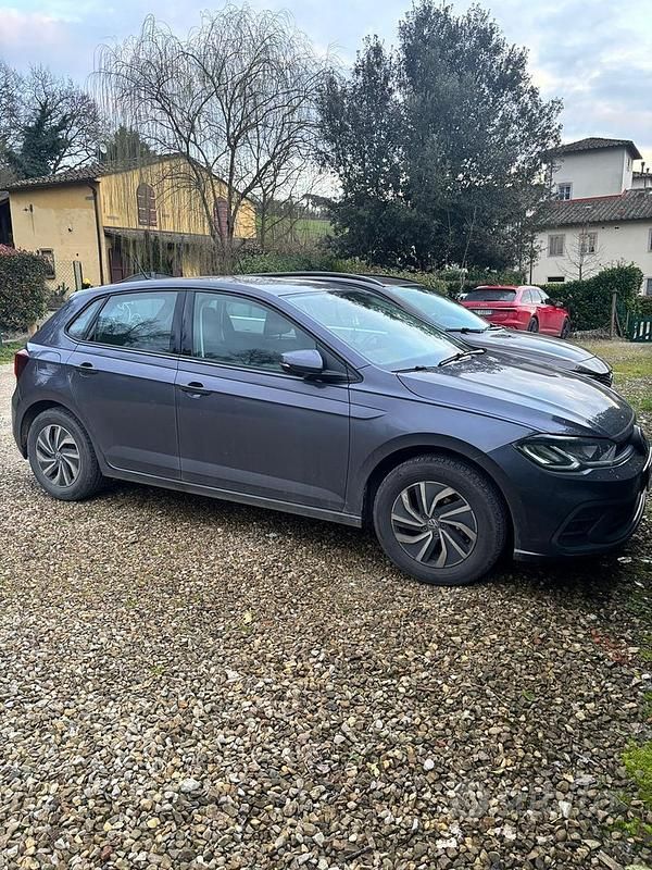 Usata VW Polo Life 95 CV (69 kW) 2022 Grigio Utilitaria