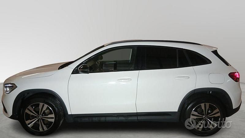 Usata Mercedes GLA180 116 CV (85 kW) 2021 Bianco SUV