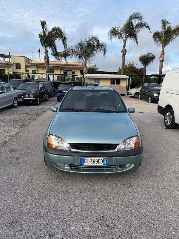 Usata Ford Fiesta 75 CV (55 kW) 2000 Blu Berlina