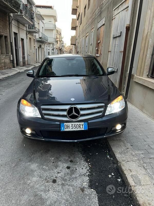 Blu Usata 2008 Mercedes C220 Tre volumi | 7000 € (Cara) - Immagine 1/4