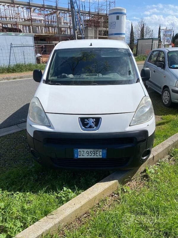 Usata 2010 Peugeot Partner Monovolume | 4000 € (Ottimo prezzo) - Immagine 1/3