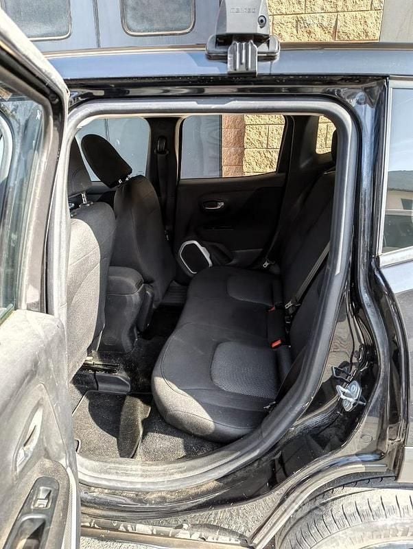 Używany Jeep Renegade 120 KM (88 kW) 2015 Czarny SUV