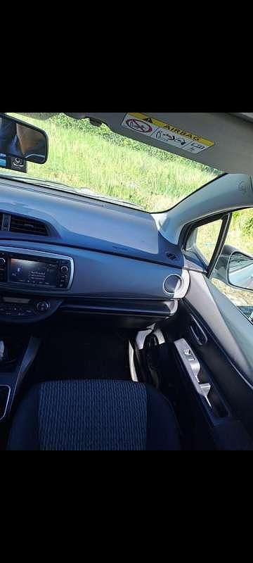 Usata Toyota Yaris Edition 69 CV (50 kW) 2014 Argento Utilitaria
