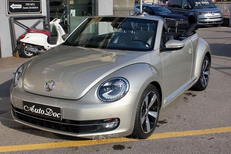 Usata VW Beetle Cabriolet 160 CV (117 kW) 2014 Marrone Cabrio