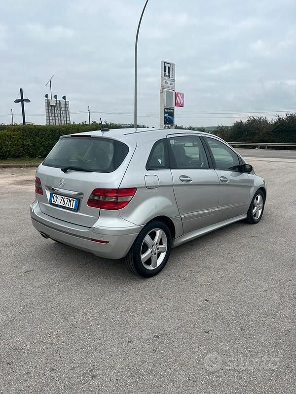 Usata Mercedes B180 110 CV (80 kW) 2005 Grigio Monovolume