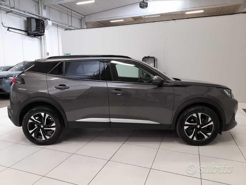 Usata Peugeot 2008 Allure 110 CV (80 kW) 2021 Grigio platinum SUV