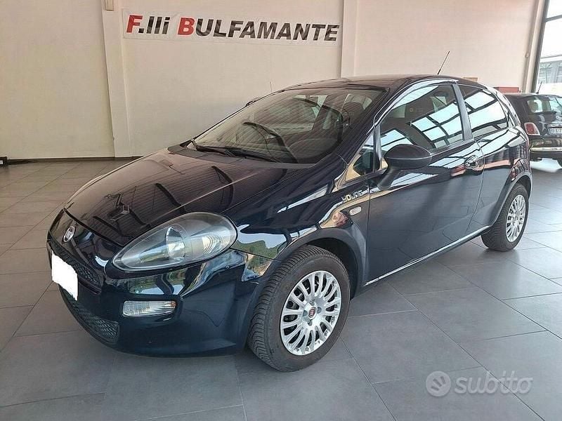 Usata Fiat Punto Young 77 CV (56 kW) 2014 Blu Utilitaria