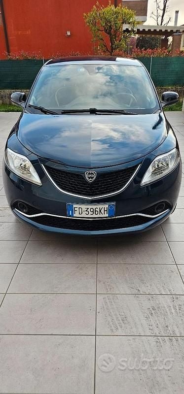 Usata Lancia Ypsilon Gold 69 CV (50 kW) 2016 Blu Utilitaria