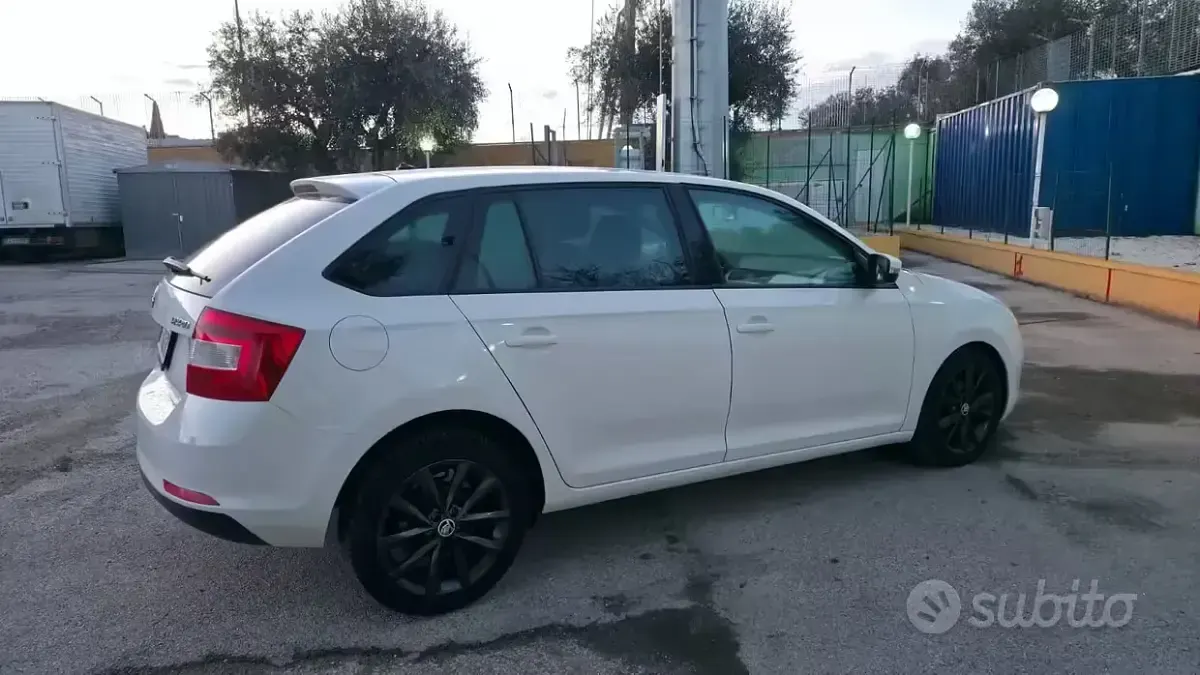 Usata Skoda Rapid 90 CV (66 kW) 2016 Utilitaria