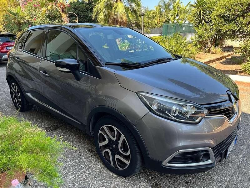 Usata Renault Captur Iconic 90 CV (66 kW) 2016 Grigio SUV