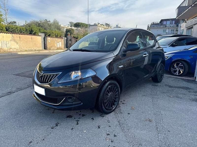 Usata Lancia Ypsilon Silver 69 CV (50 kW) 2021 Nero Utilitaria