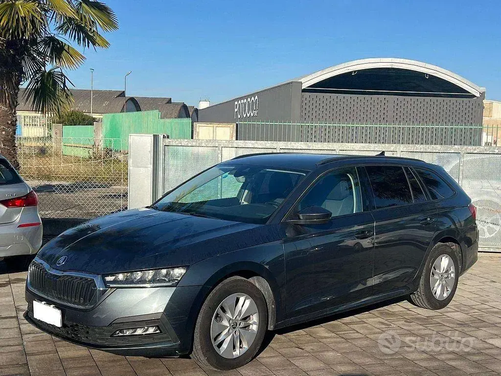 Käytetty Skoda Octavia Executive 116 HP (85 kW) 2021 Harmaa Farmari