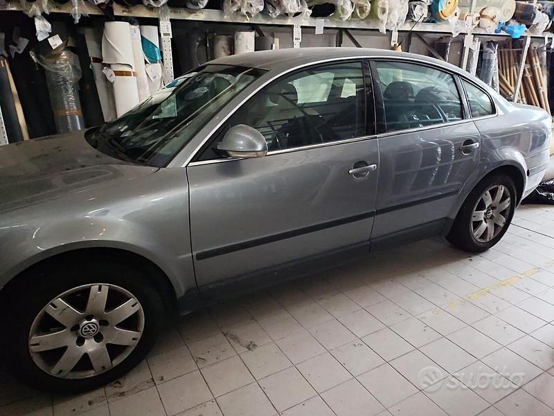 Usata VW Passat 110 CV (80 kW) 2004 Grigio Berlina