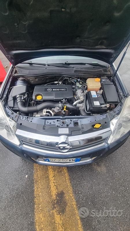 Usata Opel Astra 110 CV (80 kW) 2010 Blu Station wagon