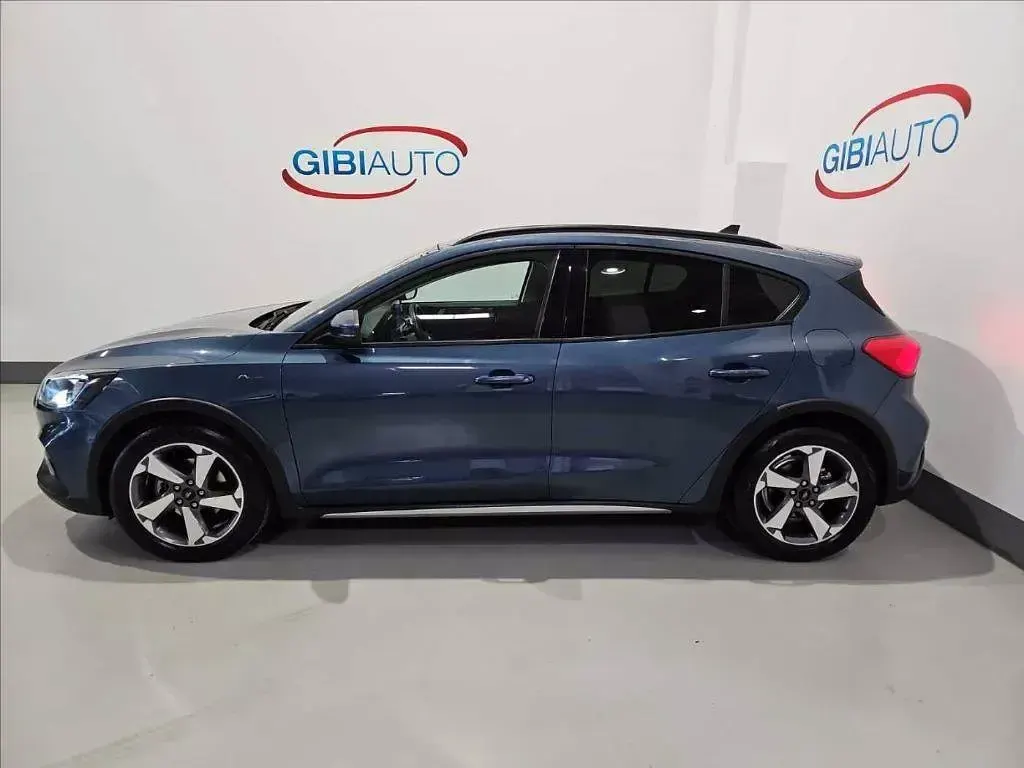 Usata Ford Focus Active 125 CV (91 kW) 2022 Blu Monovolume