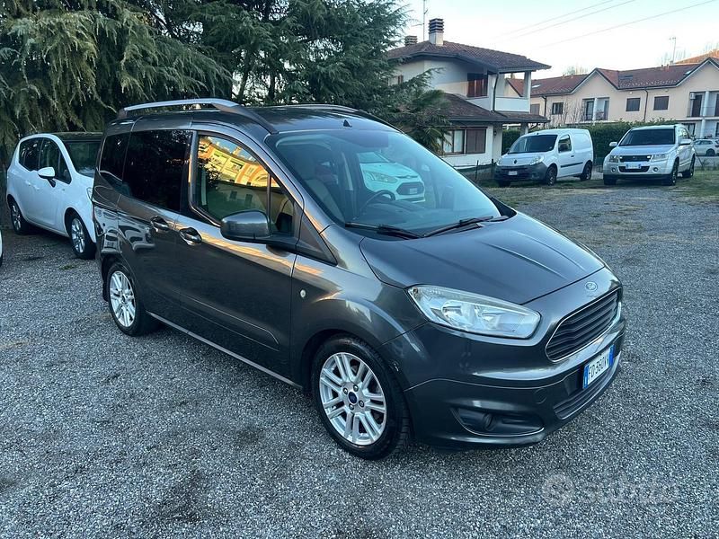 Usata Ford Tourneo Courier Titanium 95 CV (69 kW) 2016 Grigio Monovolume