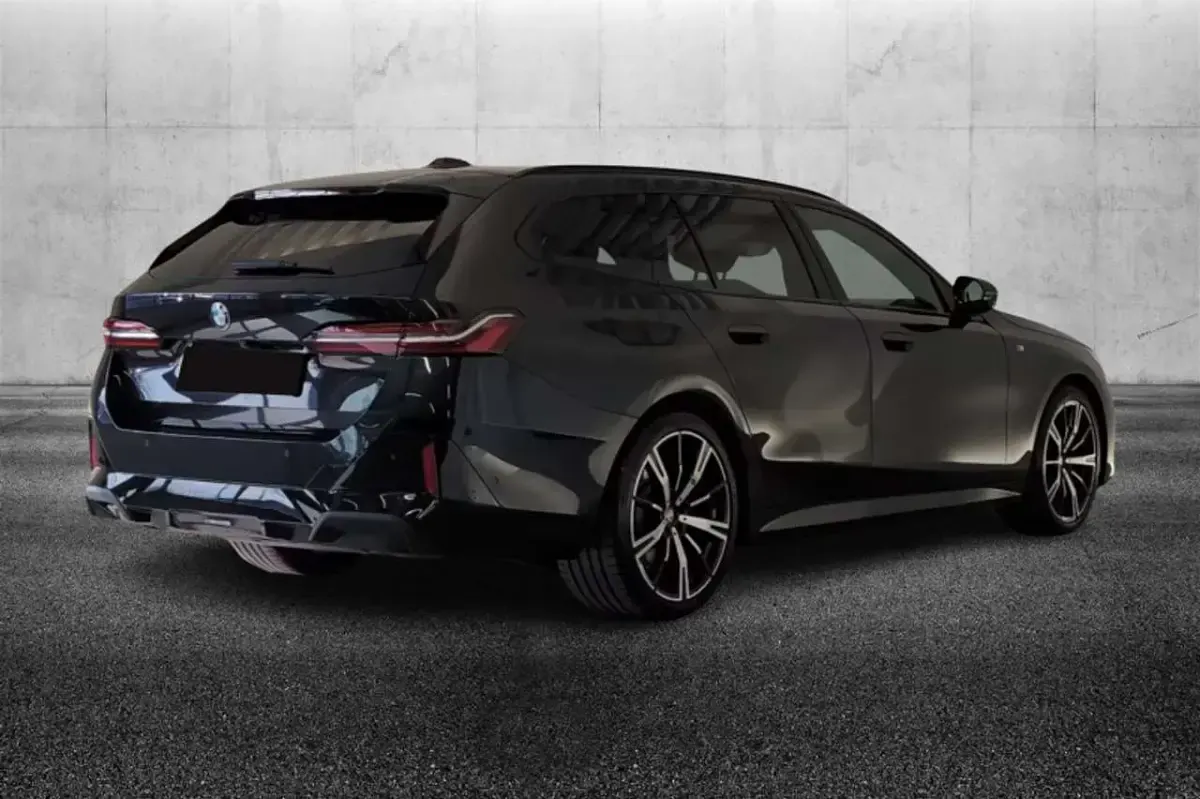 Usata BMW 520 M Sport 197 CV (144 kW) 2025 Nero Station wagon