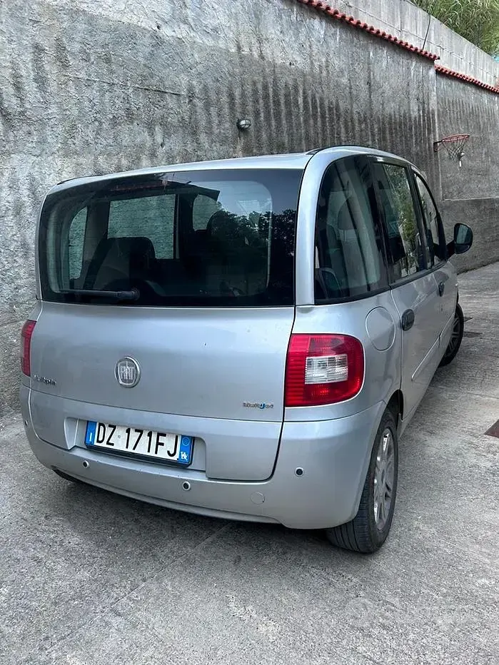 Usata Fiat Multipla 120 CV (88 kW) 2009 Grigio Monovolume