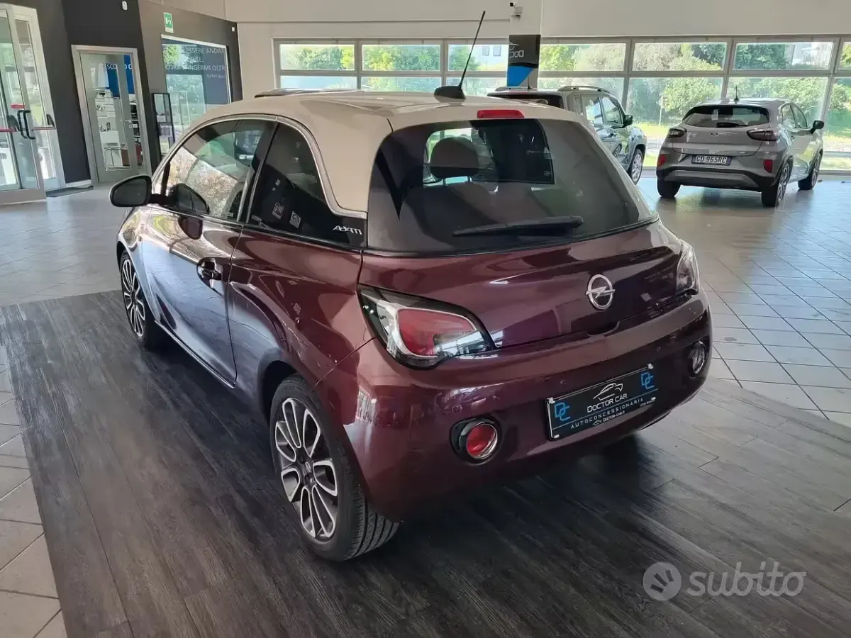 Usata Opel Adam Glam 87 CV (63 kW) 2016 Lilla Utilitaria