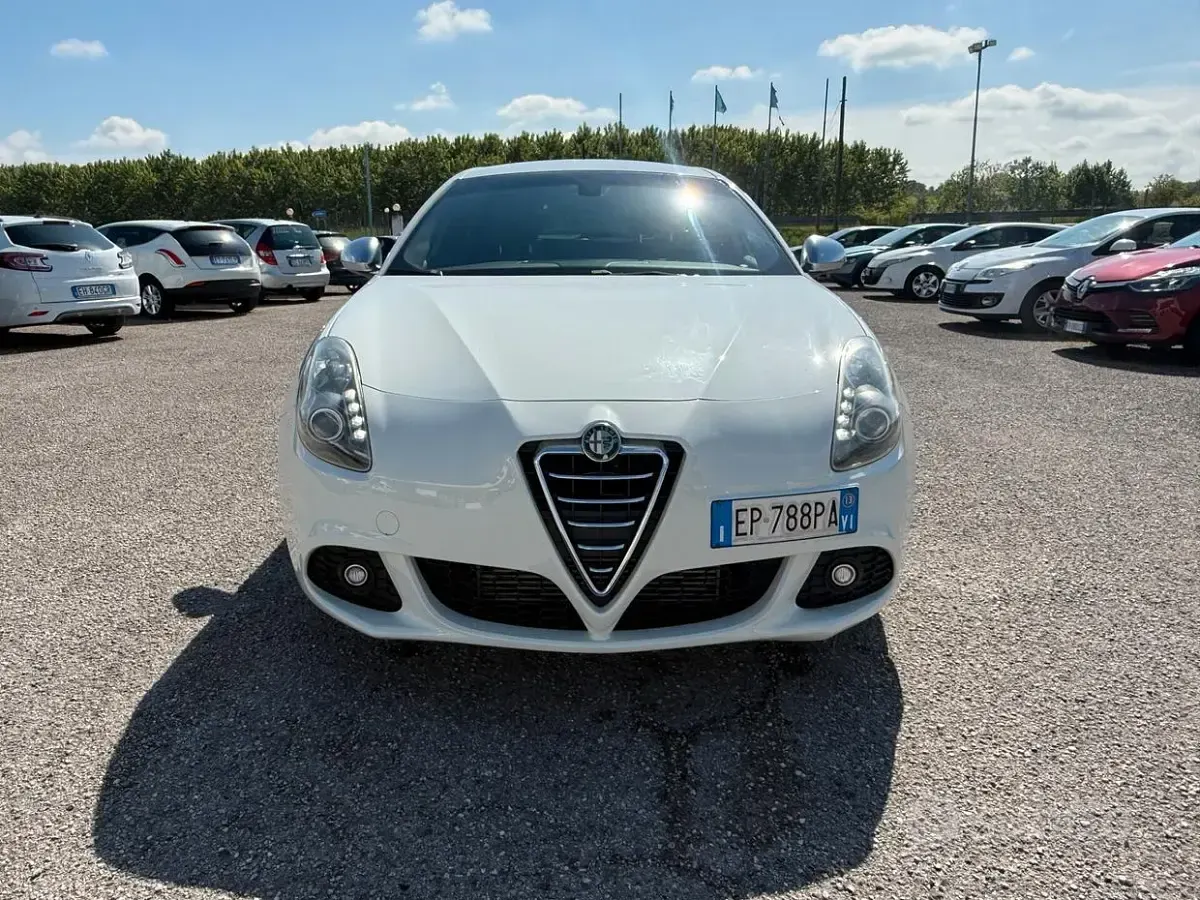 Second-hand Alfa Romeo Giulietta Progression 105 CP (77 kW) 2013 Alb Hatchback