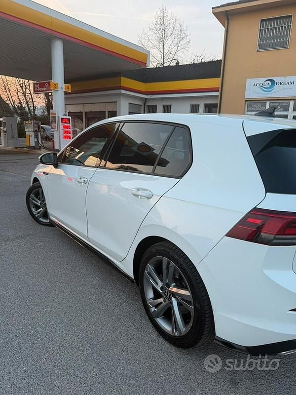 Usata VW Golf VII R-line 150 CV (110 kW) 2021 Bianco Utilitaria