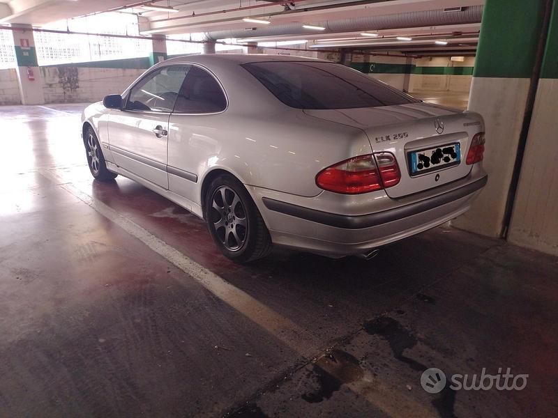 Occasion Mercedes CLK200 163 ch (119 kW) 2001 Gris Coupé