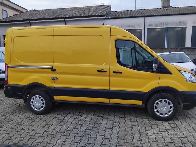 Usata Ford Transit Trend 131 CV (96 kW) 2021 Giallo / pastello Berlina