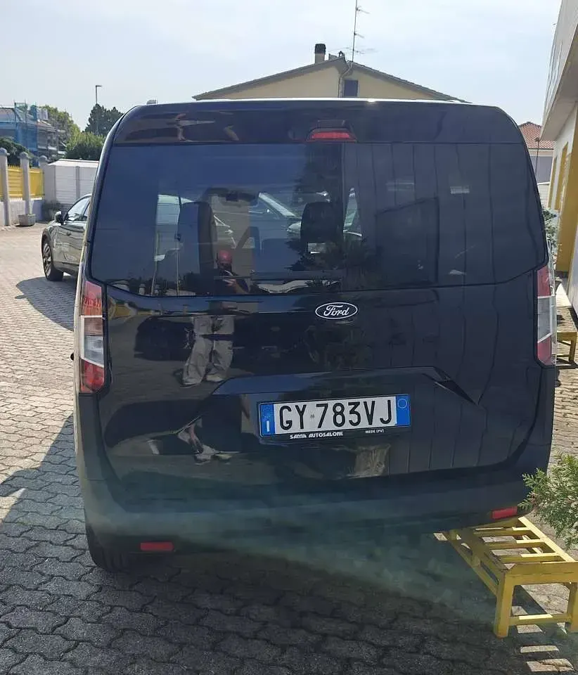 Usata Ford Tourneo Titanium 125 CV (91 kW) 2025 Nero Monovolume