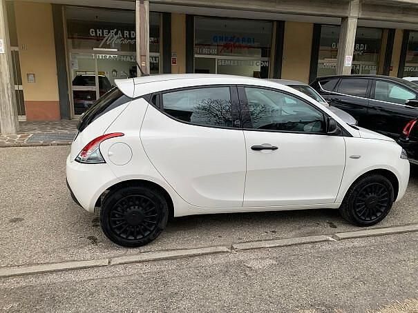 Usata Lancia Ypsilon Silver 69 CV (50 kW) 2020 Bianco Utilitaria