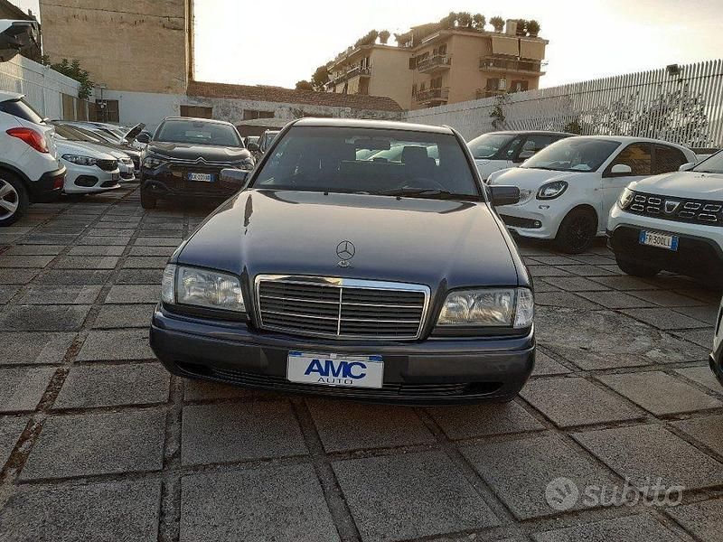 Grigio Usata 1999 Mercedes C200 Elegance Tre volumi | 3499 € (Buon prezzo) - Immagine 1/4