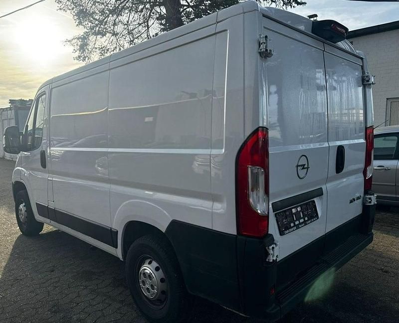 Usata Opel Movano 140 CV (102 kW) 2023 Station wagon