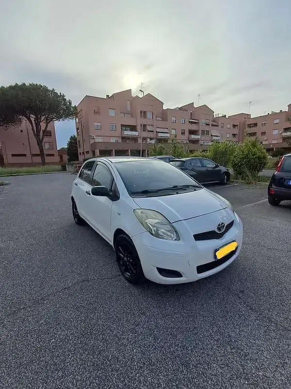 Usata Toyota Yaris Sol 68 CV (50 kW) 2011 Utilitaria