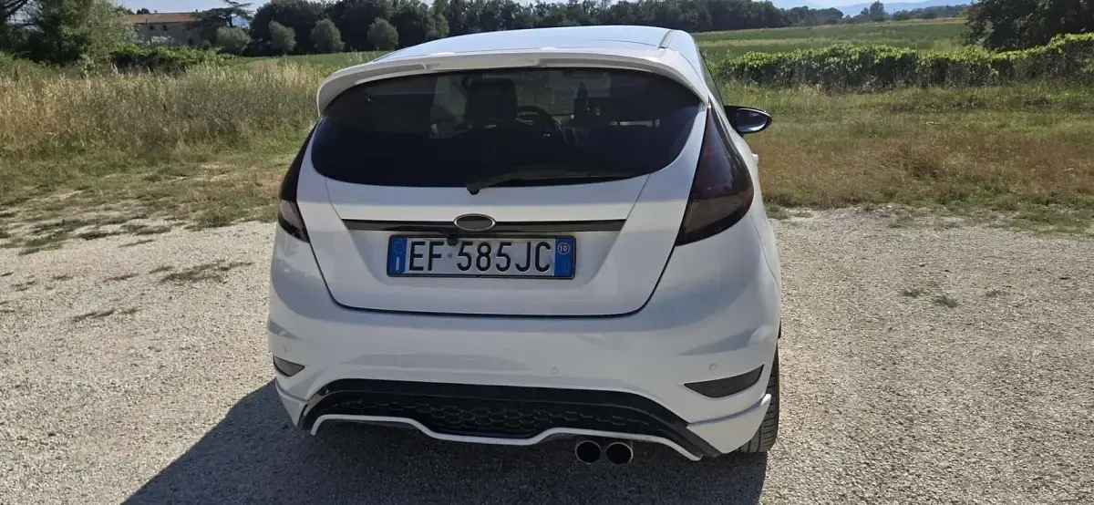Usata Ford Fiesta Titanium 95 CV (69 kW) 2010 Bianco Berlina