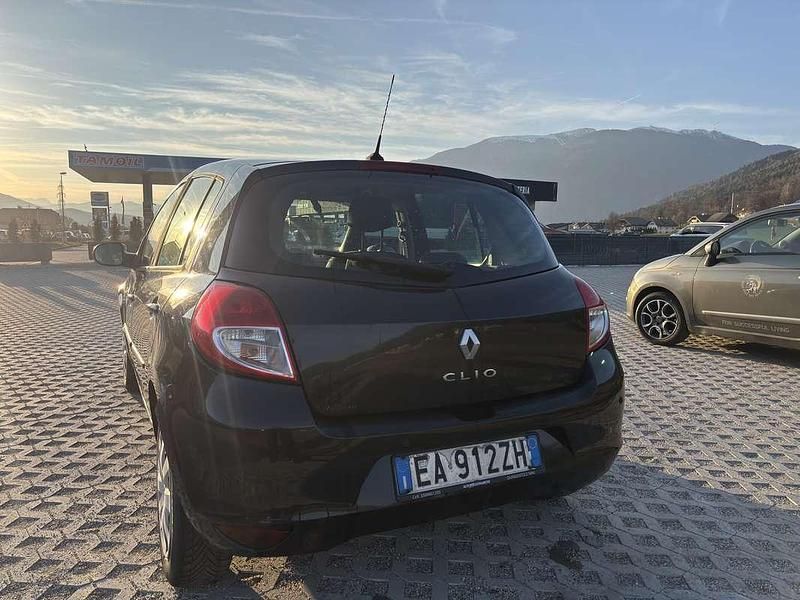 Usata Renault Clio II 75 CV (55 kW) 2010 Nero Berlina