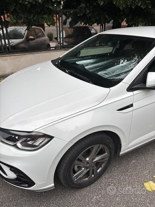 Usata 2022 VW Polo R-line Tre volumi | 18.500 € (Buon prezzo) - Immagine 1/4