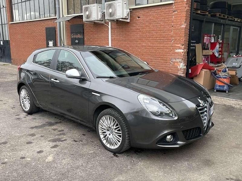 Usata Alfa Romeo Giulietta Exclusive 150 CV (110 kW) 2015 Grigio Utilitaria