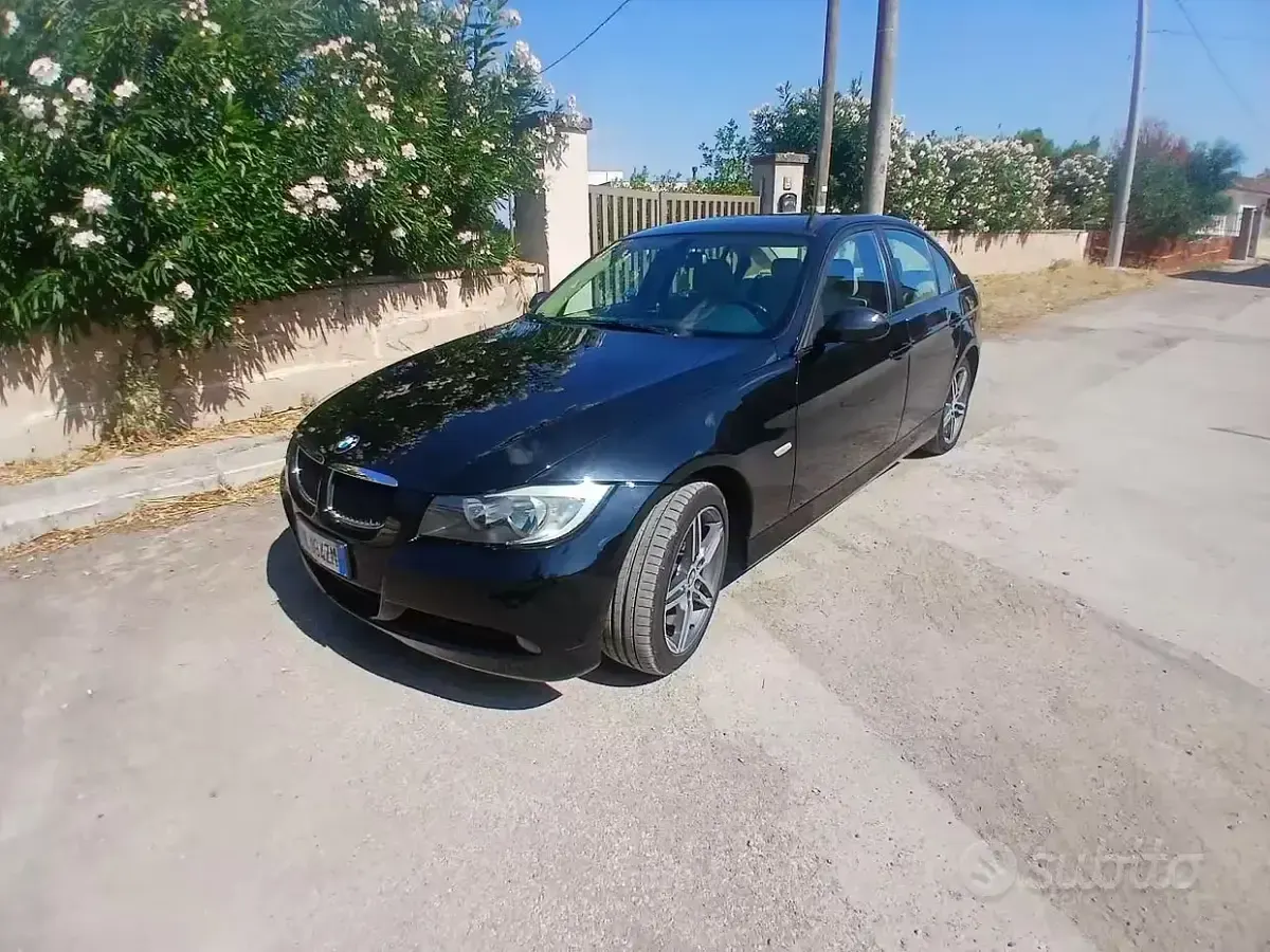 Usata BMW 318 143 CV (105 kW) 2007 Nero Berlina