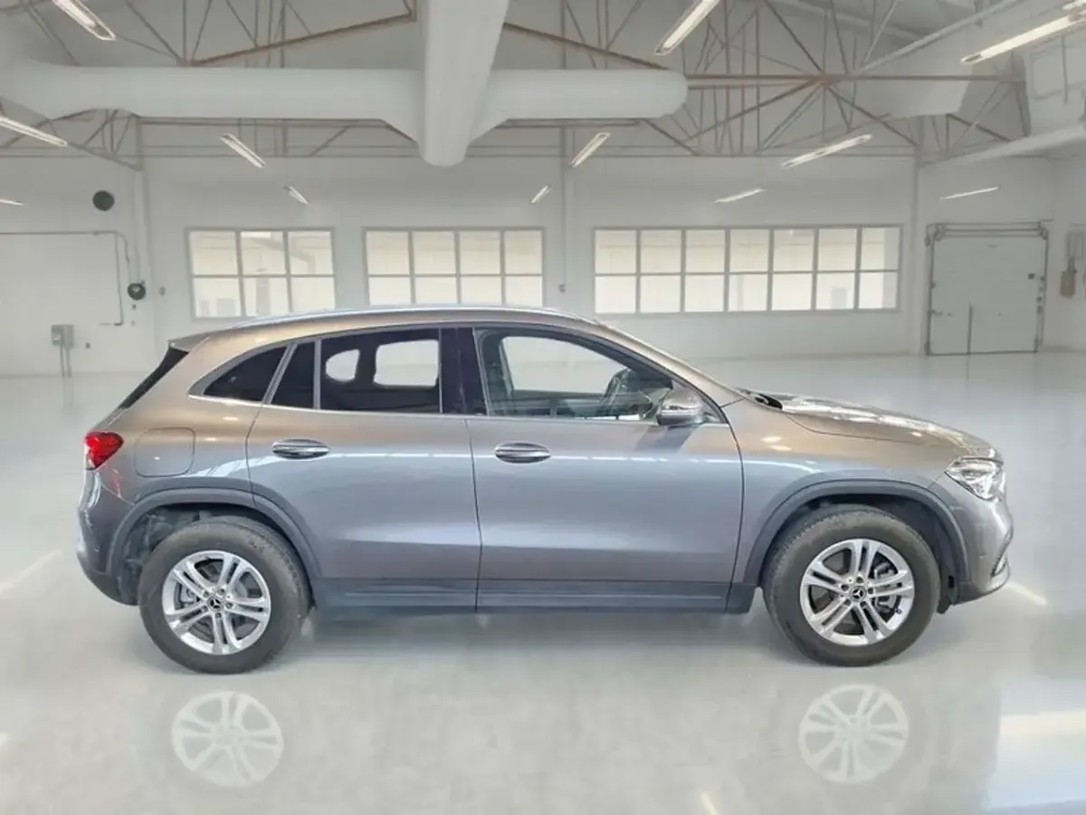 Usata Mercedes GLA250 Business 160 CV (117 kW) 2023 Grigio SUV