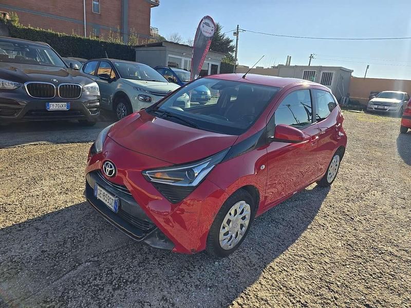 Usata Toyota Aygo X-clusiv 72 CV (52 kW) 2021 Rosso Utilitaria