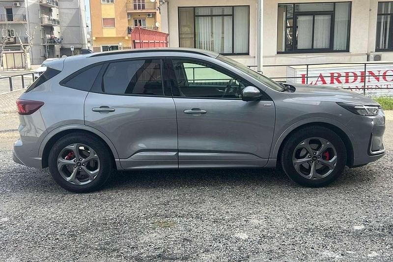 Usata Ford Kuga ST-Line X 151 CV (111 kW) 2025 Grigio SUV