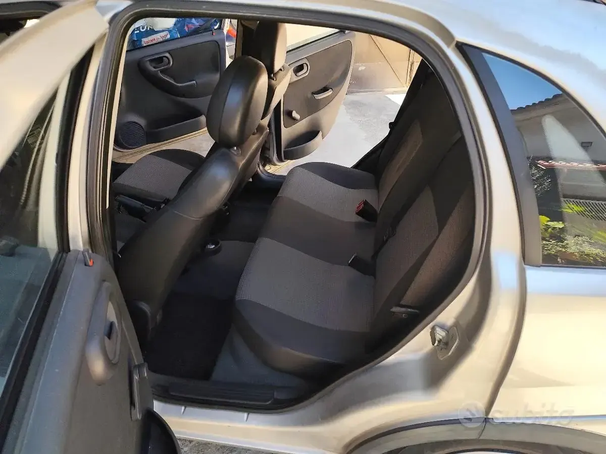 Usata Opel Corsa 60 CV (44 kW) 2006 Grigio Utilitaria