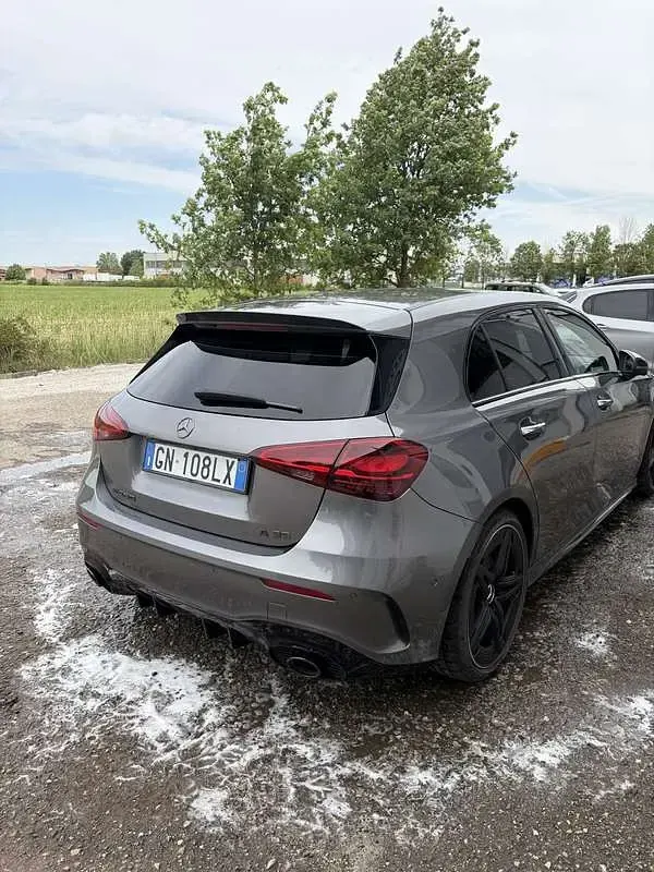 Begagnad Mercedes A35 AMG AMG Line Premium Plus 306 HK (225 kW) 2023 Grå Sedan